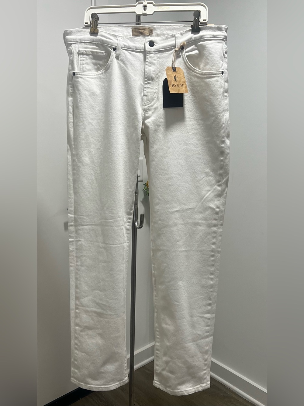 Rye 51 Soho Wash Rivet White Straight-Leg Men's Jeans